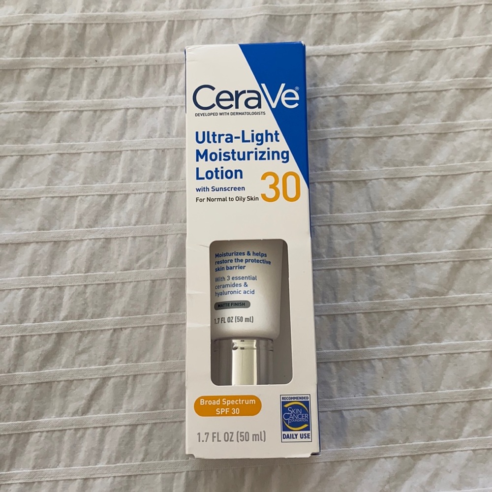 CeraVe Ultra-Light Moisturizing Lotion